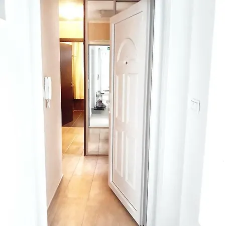 Central Holiday Apartment *